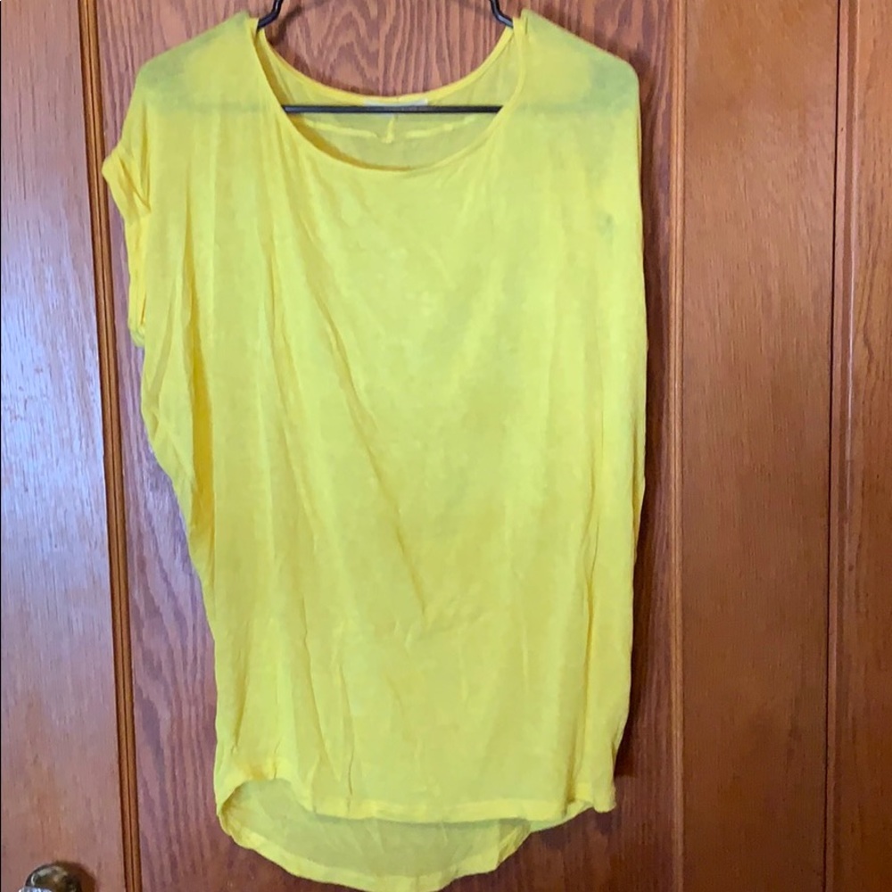 Bright yellow float top. Smoke free home.